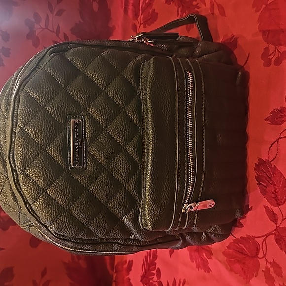 NWOT Adrienne Vittadini backpack purse - Picture 1 of 11
